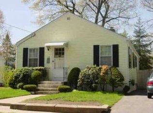 110 Davis Ave, Cranston, RI 02910