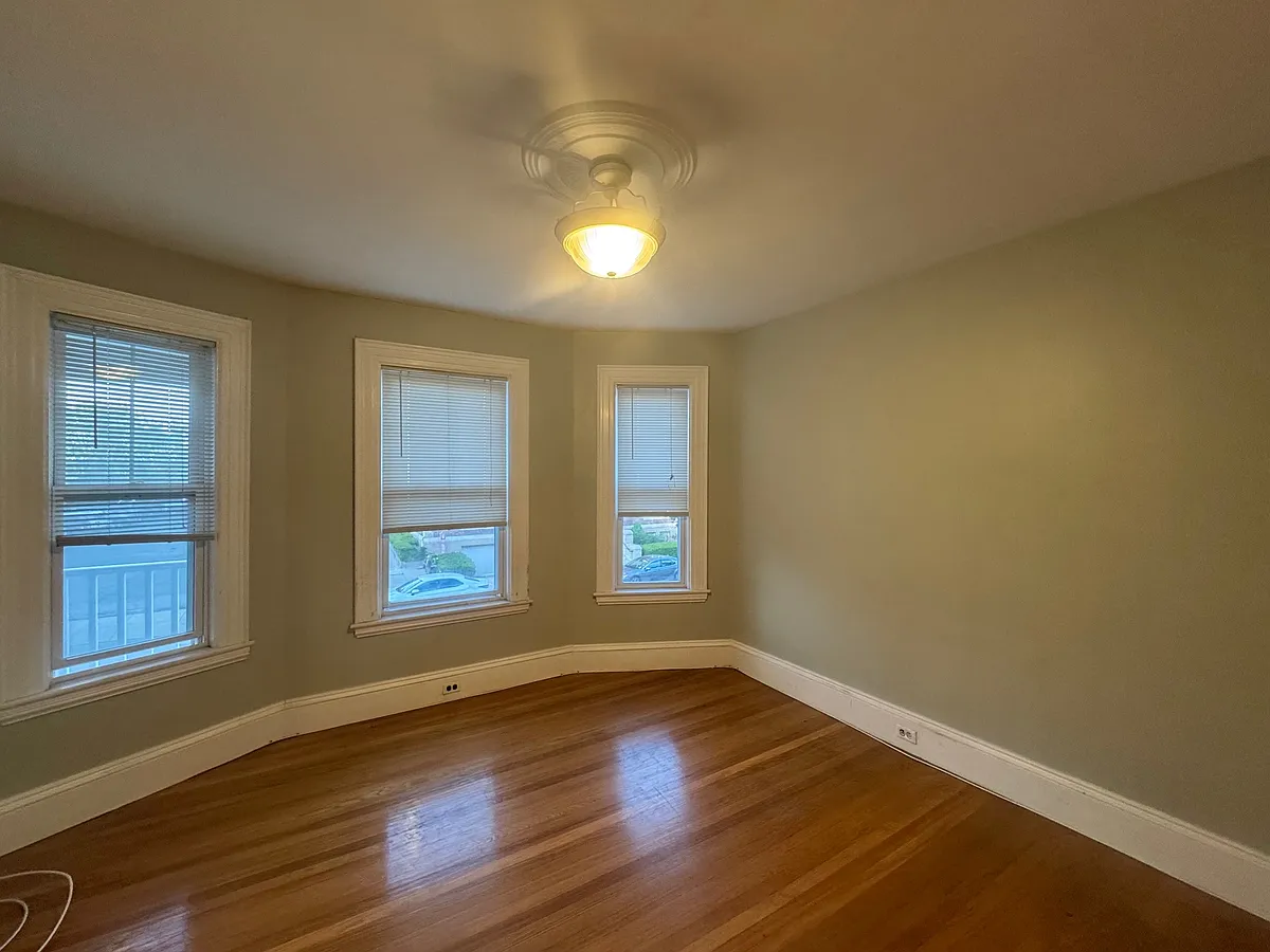 Building Photo - 104 Highland Ave #3A