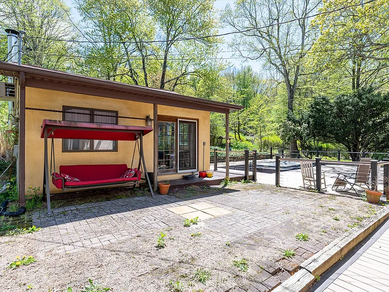 37 Mekeel St #B — Photo 1