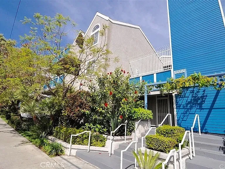 1200 Gaviota Ave #305 — Photo 1