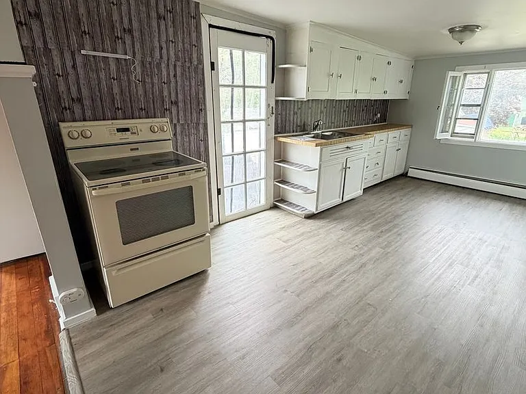 618 Cross St — Photo 5