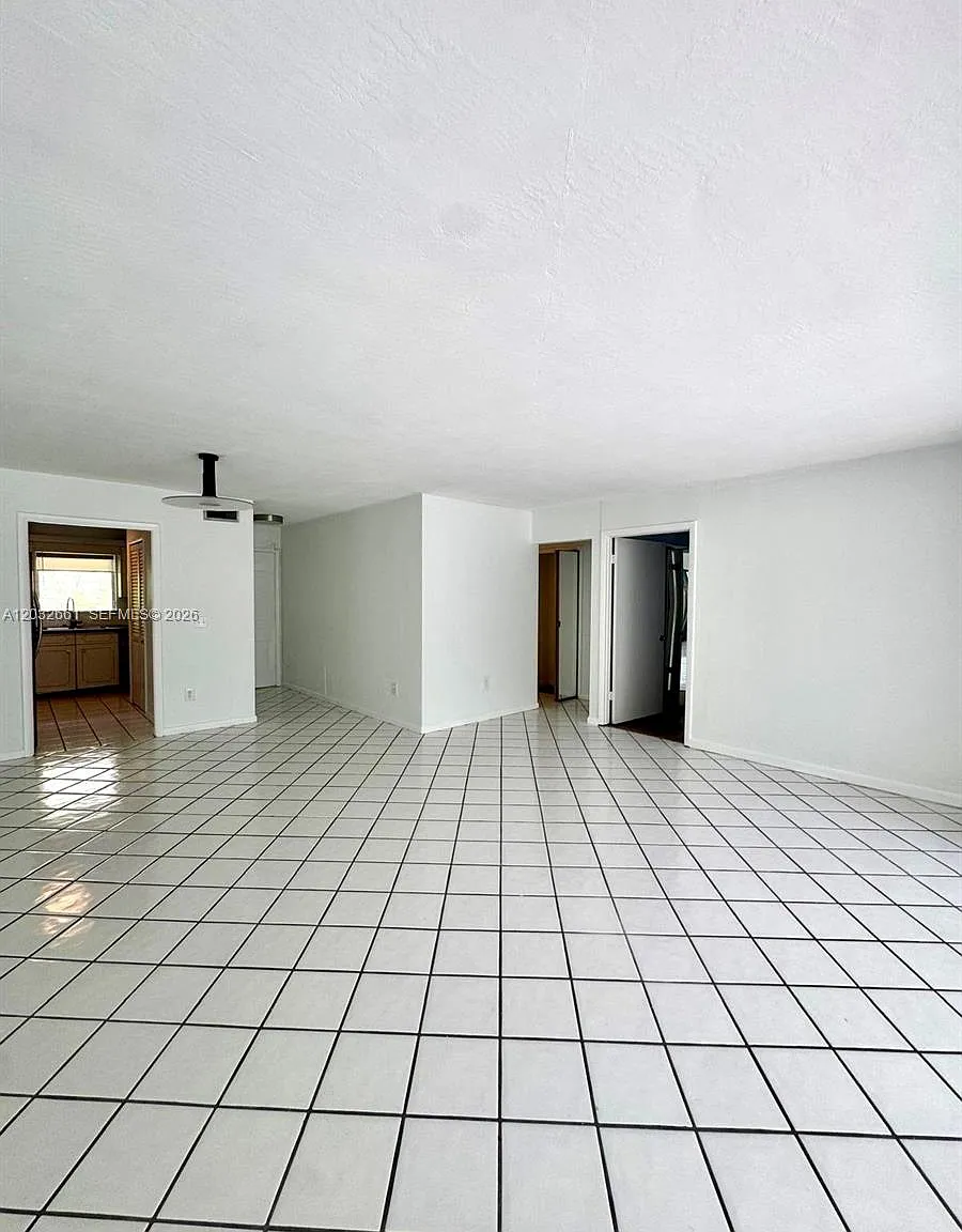 Boca Capri Condo Apts Sly — Photo 4