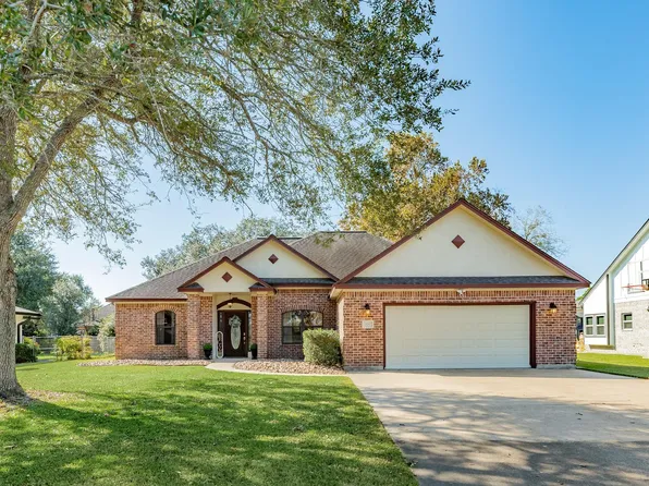 429 N Amherst Dr, West Columbia, TX 77486