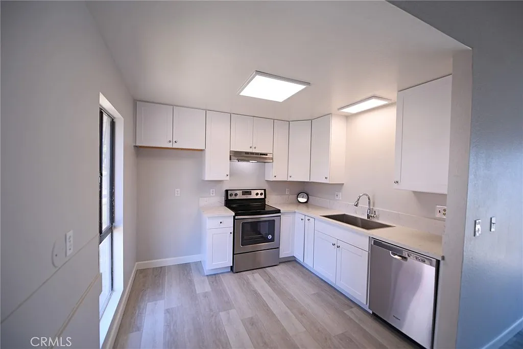 3 bed, 2.0 bath, 1250 sqft, $3,800 — Photo 2