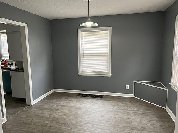 2nd image of 1578 Oakwood Ave