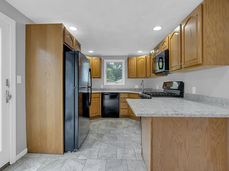 102 Orange St — Photo 8