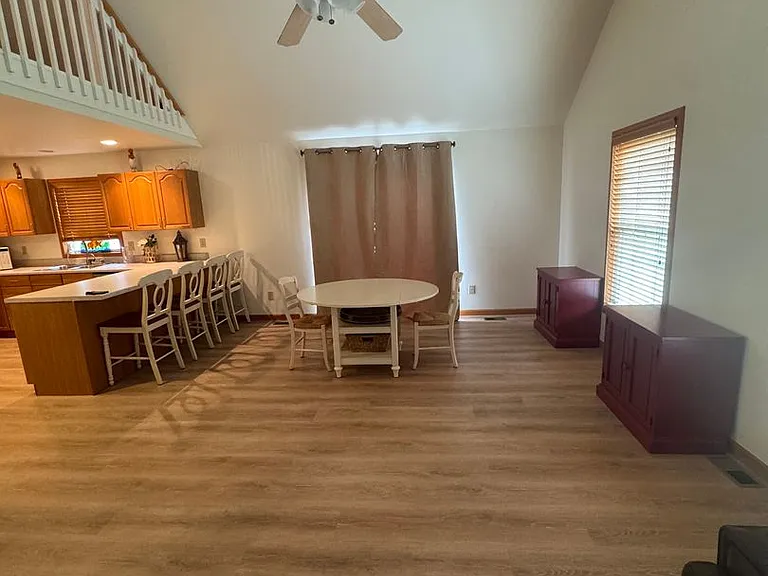 210 A J Ln — Photo 5