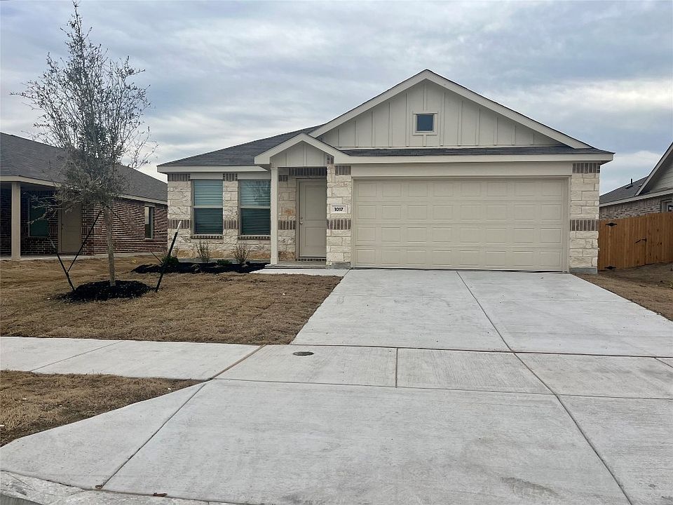 1st image of 1017 Moonshine Dr