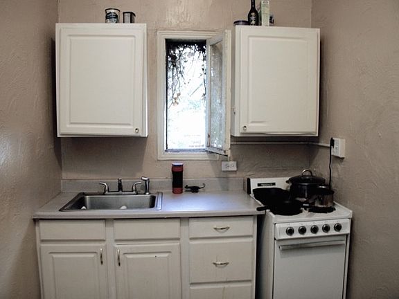 4th image of 1325 N Corona St APT 14