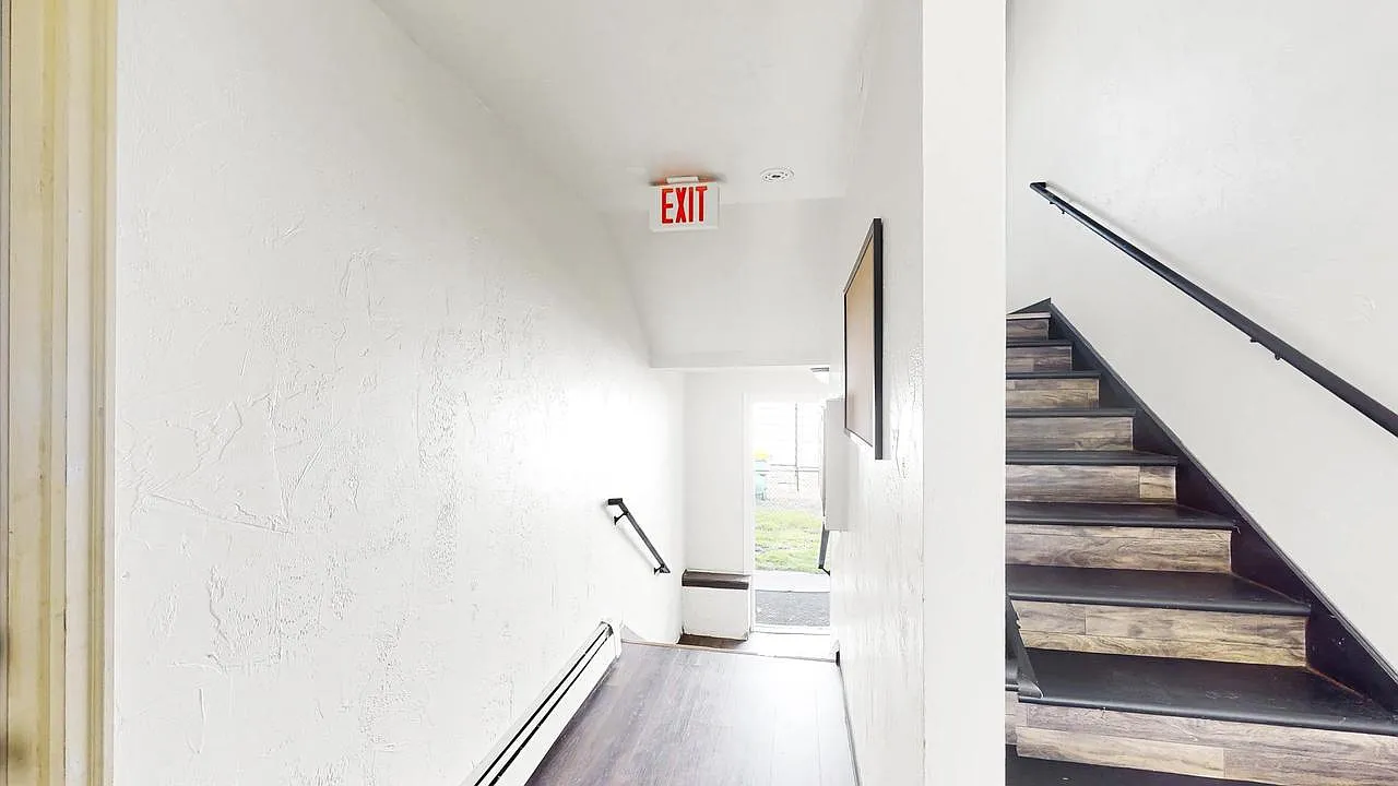 2 bed, 900 sqft, $1,025 — Photo 3