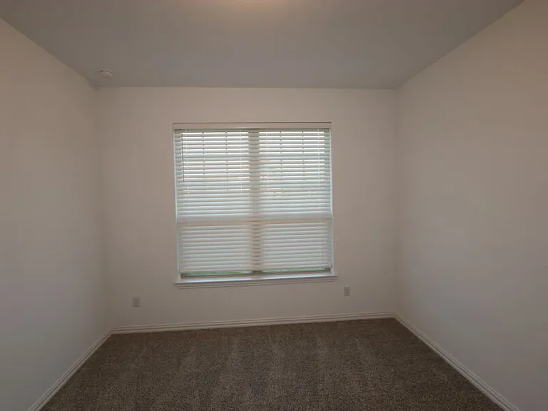 401 Mangold Dr — Photo 23
