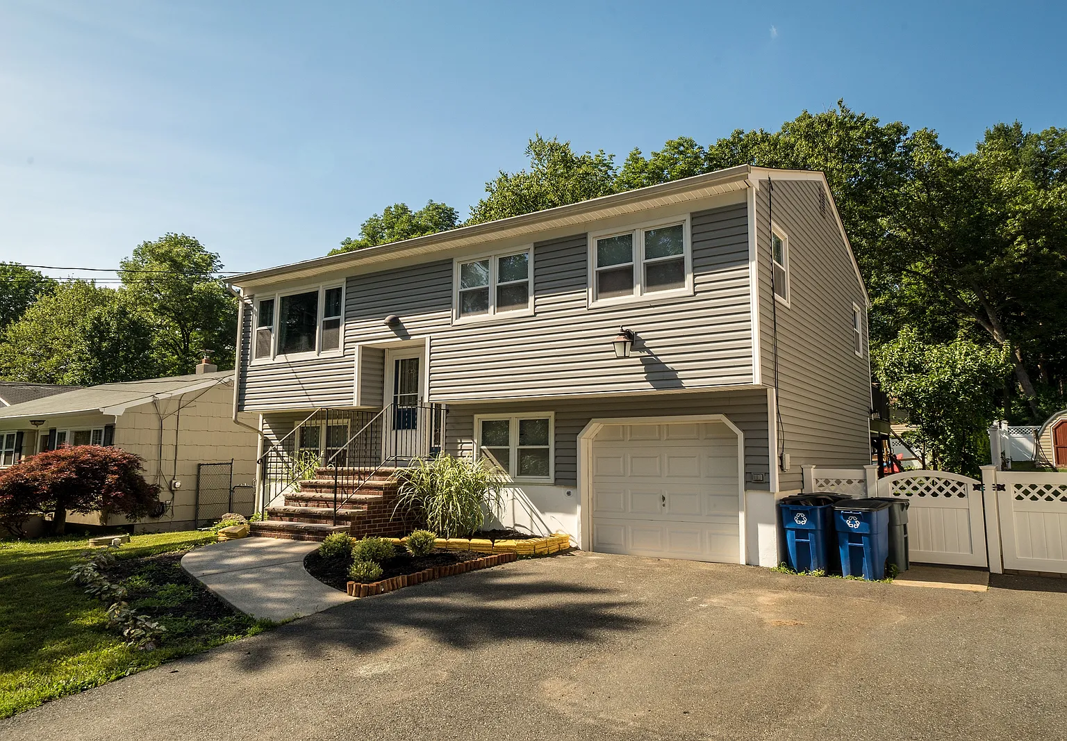 561 Rogers Dr photo 1
