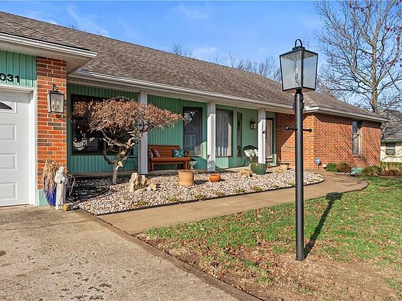 3rd image of 2031 SW 4th St