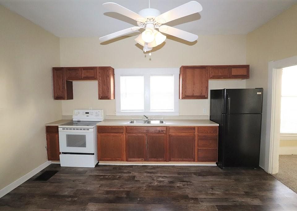 1st image of 900 S 8th St