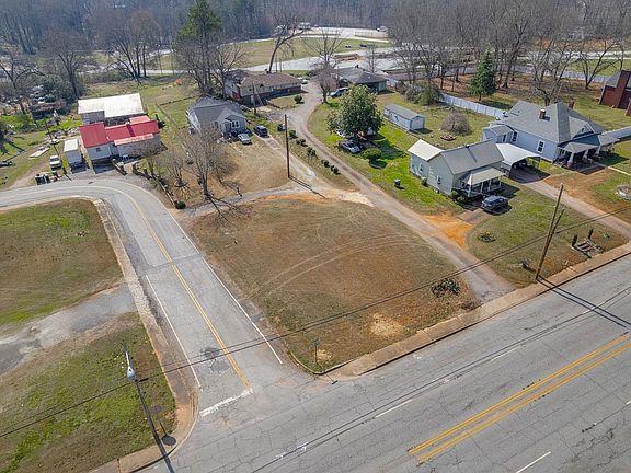 5th image of 599 W Main St