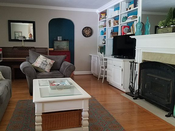 3rd image of 1109 Viewcrest Dr