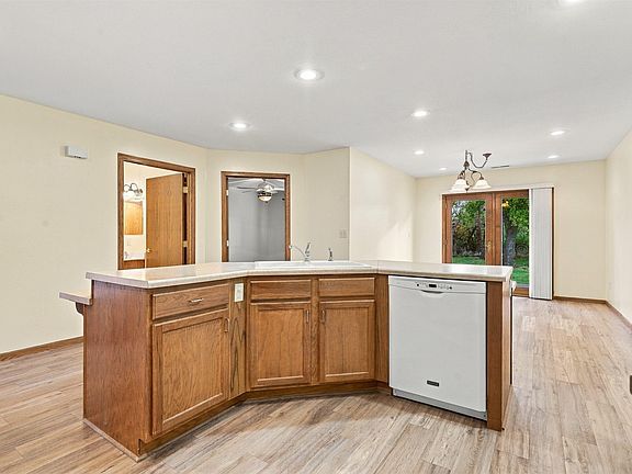 5th image of 118 Cardinal Ct