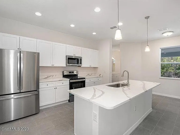 130 Norgrove St SE — Photo 3