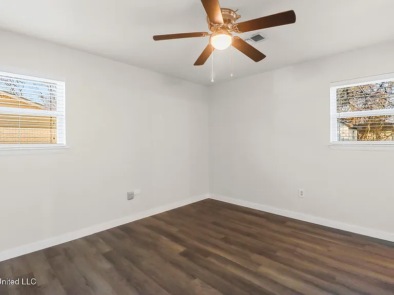 110 Jamaica St — Photo 14