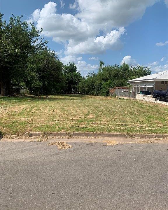 1st image of 1029 NE 28th St