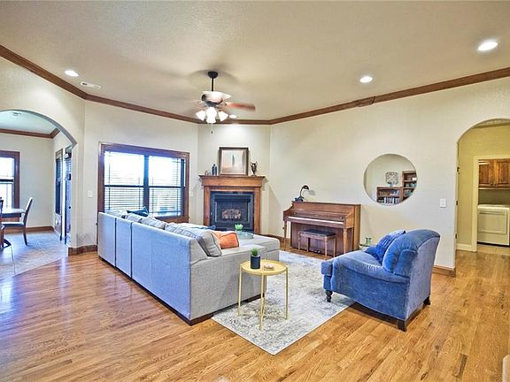 4th image of 5613 W Murfield Dr