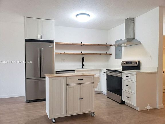 5th image of 7000 NW 17th St APT 116