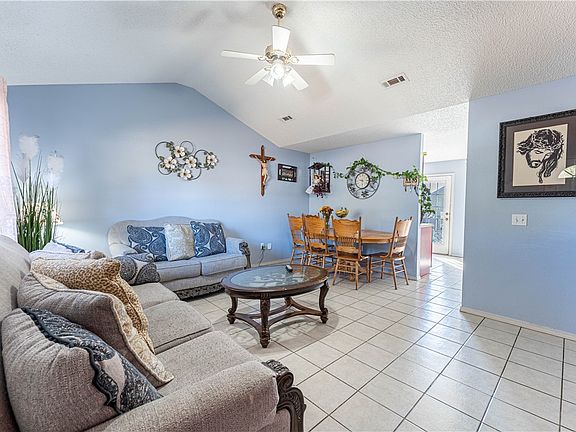 3rd image of 600 E Hardwood Dr