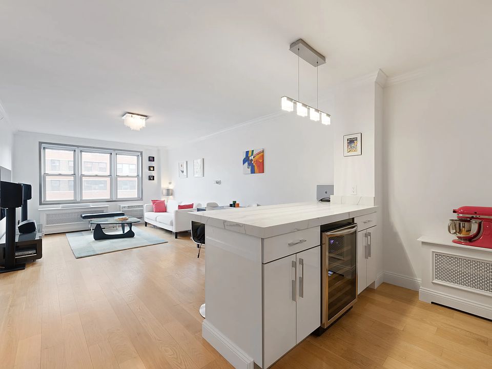 1st image of 160 E 27th St APT 10A