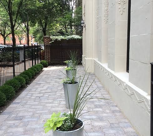 2nd image of 925 W Carmen Ave APT 6C