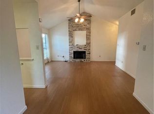 728 W San Antonio St #102-B, Lockhart, TX 78644