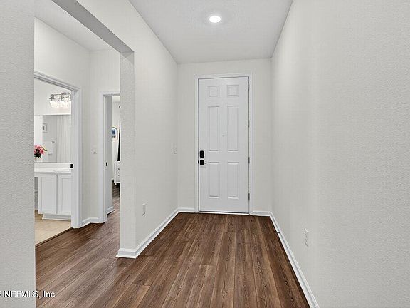 5th image of 10896 STAPLETON Drive