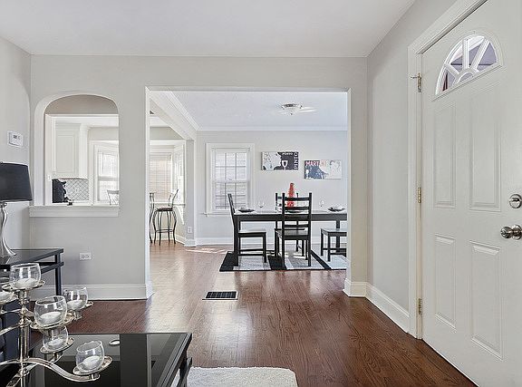 3rd image of 10605 S Central Park Ave