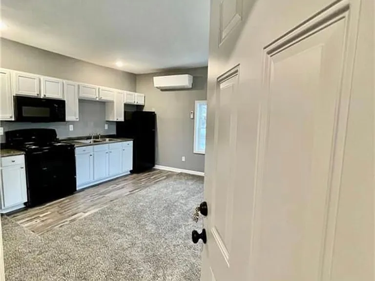 323 N Ash St — Photo 3