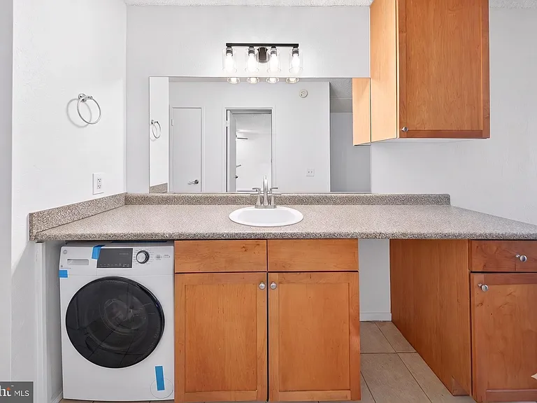 60 S Van Dorn St #413 — Photo 2