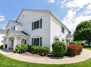 701 Fieldcrest Dr UNIT B, South Elgin, IL 60177