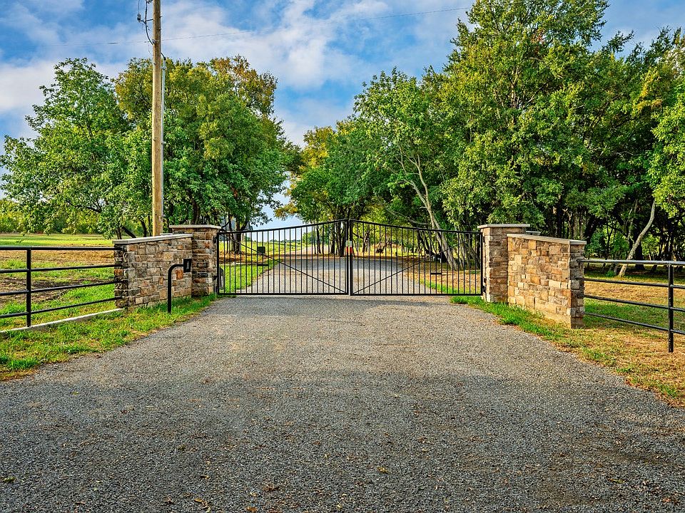 2nd image of 1015 Waters Edge Dr