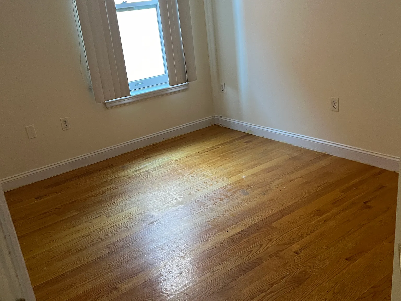 3 bed, 700 sqft, $4,700 — Photo 4