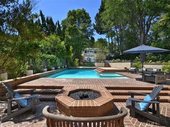 4237 Ellenita Ave, Tarzana, CA 91356