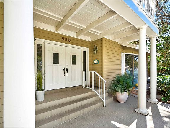 3rd image of 950 Winding River Rd