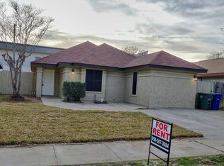 111 Northpoint Dr, Laredo, TX 78041
