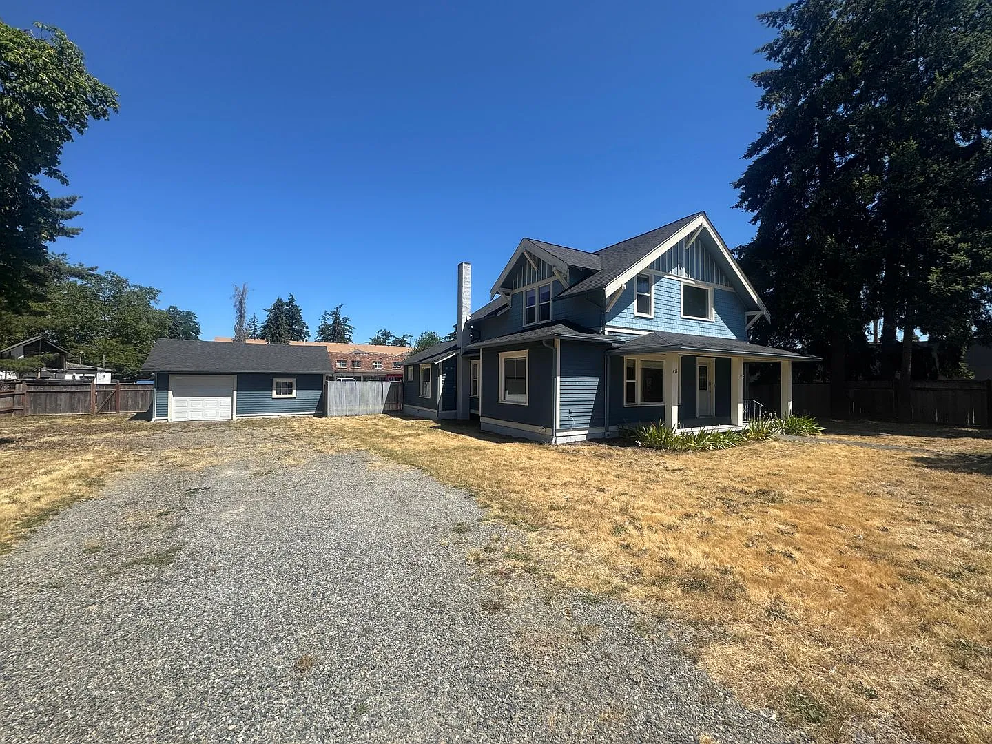 Huge 4 bedroom -A stones throw to PLU! — Photo 1
