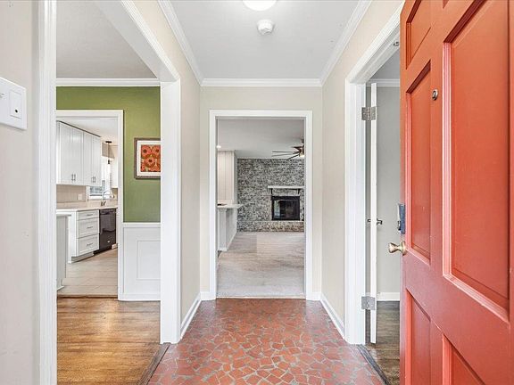 4th image of 1594 Dorset Dr
