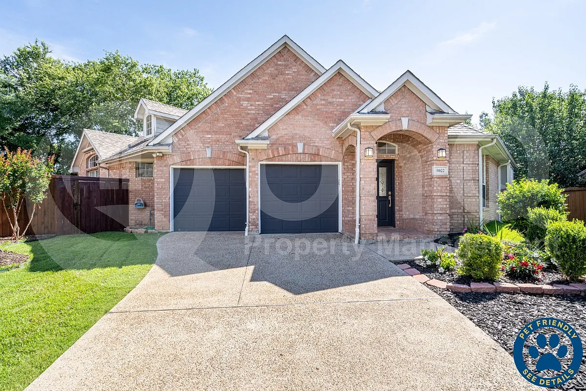 3 bed, 2.0 bath, 1777 sqft, $2,399 — Photo 1