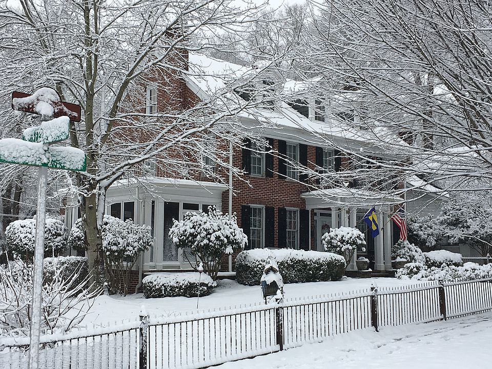 1st image of 305 W 5th Ave