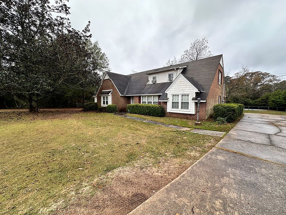 2nd image of 722 Columbia Rd