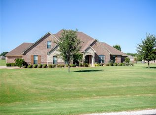 1203 E Scandinavian Ct, Granbury, TX 76048