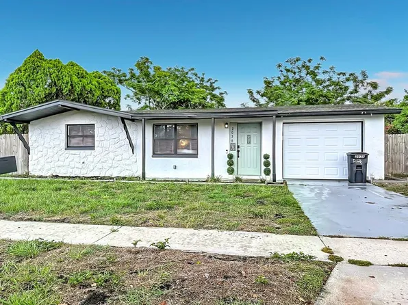 2036 Shannon Dr, Holiday, FL 34690