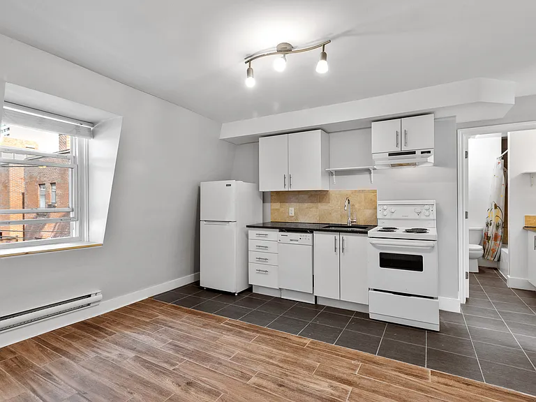 467 Slater St — Photo 57