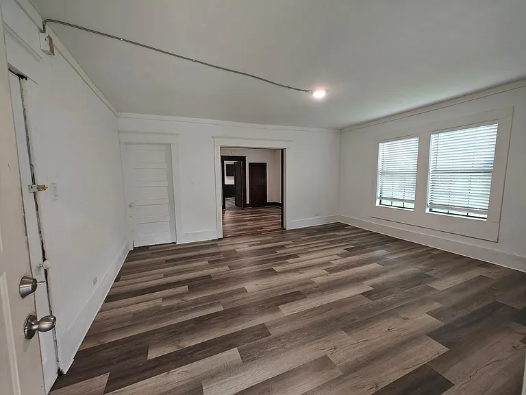 211 E Standifer St #B — Photo 8
