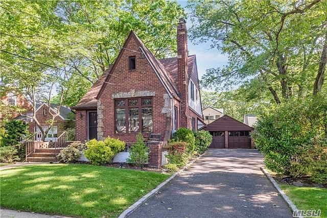 1st image of 153 E Saint Marks Pl